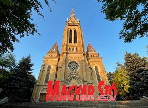A topolyai Sarlós Boldogasszony katolikus templomot a XX. század elejének ismert, szabadkai építésze, Raichle Ferenc tervezte, 1904-ben kezdték el építeni és 1906-ban adták át (Herceg Elizabetta felvételei)