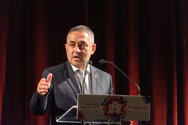 Kolozsv�r, 2022. augusztus 14.
Pot�pi �rp�d J�nos, a Minisztereln�ks�g nemzetpolitik��rt felel�s �llamtitk�ra besz�det mond a 13. Kolozsv�ri Magyar Napok �nnep�lyes nyit�g�l�j�n a Kolozsv�ri Magyar Oper�ban 2022. augusztus 14-�n.
MTI/Kiss G�bor