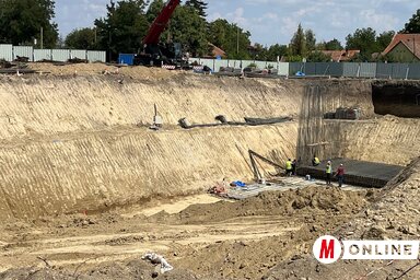 A Zentai úton gépjármű-, kerékpáros- és gyalogosforgalomra előirányzott aluljárót építenek (Herceg Elizabetta felvétele)