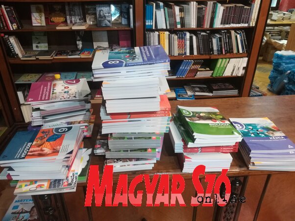 Érkeznek a magyar nyelvű tankönyvek Érkeznek a magyar nyelvű tankönyvek