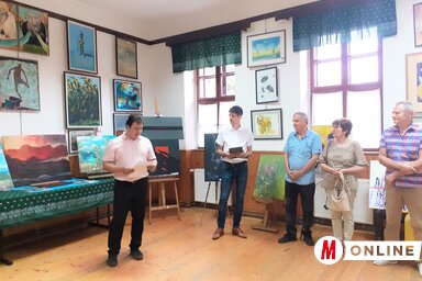 Sutus Áron, a VMMSZ elnöke, és Forró Krisztián telepvezető megnyitják a 9+1 Nemzetközi Művésztelep 20. mesterműhelyét (Kazinczy Paszterkó Diana)