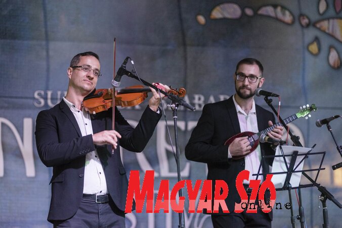 Csonka Ferenc és Csonka Balázs az Interetno színpadán (Fotó: Molnár Edvárd) Csonka Ferenc és Csonka Balázs az Interetno színpadán (Fotó: Molnár Edvárd)