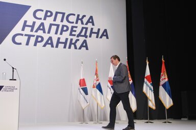 Beograd, 16.04.2019. - Predsednik Srpske napredne stranke (SNS) Aleksandar Vucic prilazi govornici na uvodnom delu sednice Predsednistva Srpske napredne stranke i prosirenog sastava Izvrsnog
