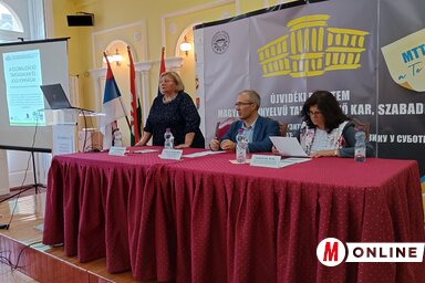 Balról dr. Takács Márta, középen dr. Dudás Attila, jobbról Csák Csilla (Fotó: Dér Dianna)