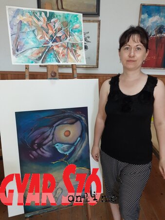 Molnár Bea madarai ezúttal sötétebb színekben ragyogtak (Kazinczy Paszterkó Diana felvétele) Molnár Bea madarai ezúttal sötétebb színekben ragyogtak (Kazinczy Paszterkó Diana felvétele)