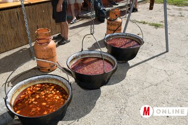 Vásárolni is lehetett (Puskás Károly felvétele)