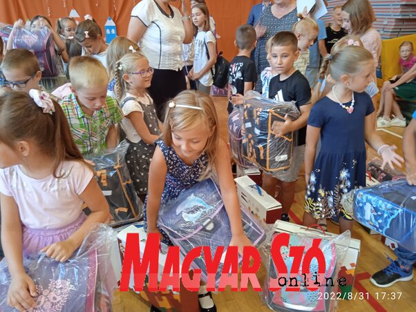 Negyven elsős indulhatott iskolába (Fotó: Garbac Sarolta felvétele) Negyven elsős indulhatott iskolába (Fotó: Garbac Sarolta felvétele)