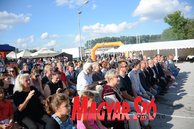 Sokan követték a 15. Hagyományőrző Napok kulturális műsorát (Fotó: Paraczky László felvétele)