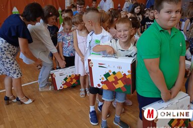 A Magyar Nemzeti Tanács és a magyar kormány jóvoltából az idén is teljes beiskolázási felszerelést kaptak az elsősök, ez hatalmas anyagi tehermentesítést jelent a szülőknek (Fotó: Garbac Sarolta)