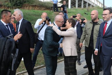 Ana Brnabićot Zvečanban is szívélyesen üdvözölték (Fotó: Beta)