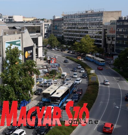 Az újvidéki önkormányzat a következő időszakban is prioritásként kezeli az úthálózat fejlesztését és karbantartását. Hamarosan megkezdődik a forgalmas Pupin sugárút felújítása, szakaszosan végzik majd (Fotó: Dávid Csilla felvétele) Az újvidéki önkormányzat a következő időszakban is prioritásként kezeli az úthálózat fejlesztését és karbantartását. Hamarosan megkezdődik a forgalmas Pupin sugárút felújítása, szakaszosan végzik majd (Fotó: Dávid Csilla felvétele)