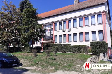 Az Id. Kovács Gyula Általános Iskola fő- és melléképületét az elmúlt években tartományi támogatásból sikerült hőszigetelni (Kazinczy Paszterkó Diana felvétele)