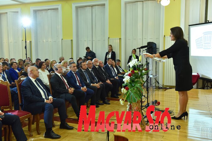 Novák Katalin a szabadkai Magyar Tannyelvű Tanítóképző Kar megújult épületének átadásán szól az egybegyültekhez (Fotó: Molnár Edvárd) Novák Katalin a szabadkai Magyar Tannyelvű Tanítóképző Kar megújult épületének átadásán szól az egybegyültekhez (Fotó: Molnár Edvárd)