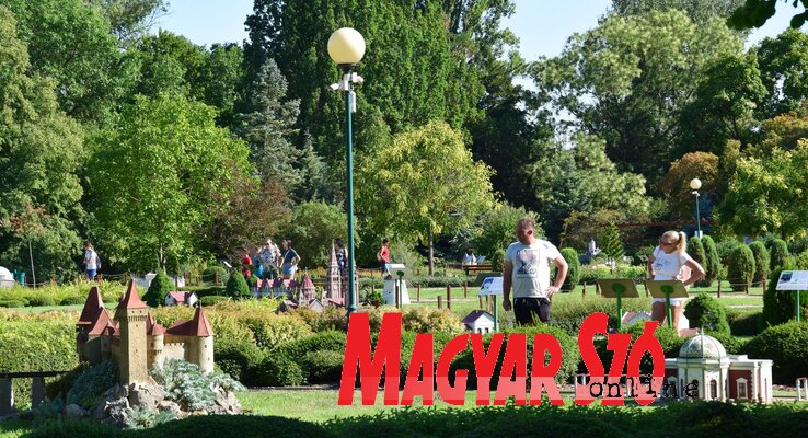Az arborétumban található a Mini Magyarország makettpark (Törőcsik László felvétele)