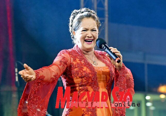 Operettrészletet és magyar nótát is énekelt Kállay Bori (Fotó: Gergely Árpád) Operettrészletet és magyar nótát is énekelt Kállay Bori (Fotó: Gergely Árpád)