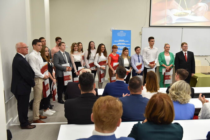 Ove godine stipendiju nacionalnog saveta dobilo je petnaest studenata prava (Foto: Edvard Molnar)