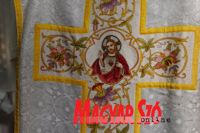 A százéves miseruha részlete (Fotó: Molnár Edvárd) A százéves miseruha részlete (Fotó: Molnár Edvárd)