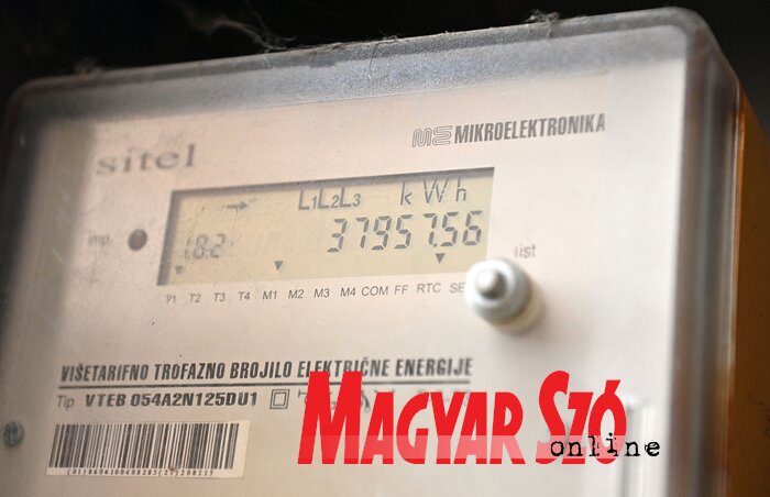 Az energiahatékonyság fejlesztésére és a közmédia szolgáltatásáért már nem jár kedvezmény (Ótos András illusztrációja) Az energiahatékonyság fejlesztésére és a közmédia szolgáltatásáért már nem jár kedvezmény (Ótos András illusztrációja)
