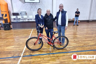 A magyarkanizsai általános iskolába is került bicaj (Fotó: Puskás Károly)