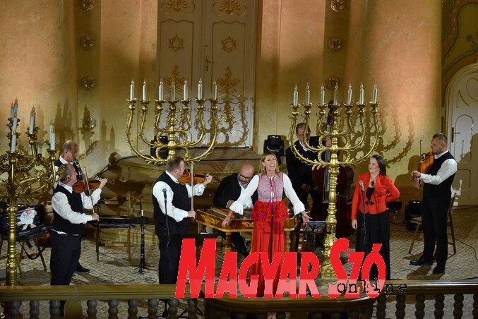 Pál István „Szalonna” és bandája vendégelőadója Miklósa Erika volt Pál István „Szalonna” és bandája vendégelőadója Miklósa Erika volt