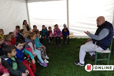 A kisgyerekek nagyon élvezték a mesemondást (Fotó: Herceg Elizabetta)