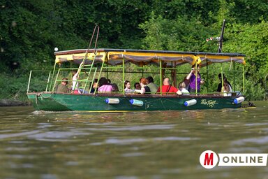 Mindig sokan kíváncsiak a tiszavirágzásra (Fotó: Gergely József)