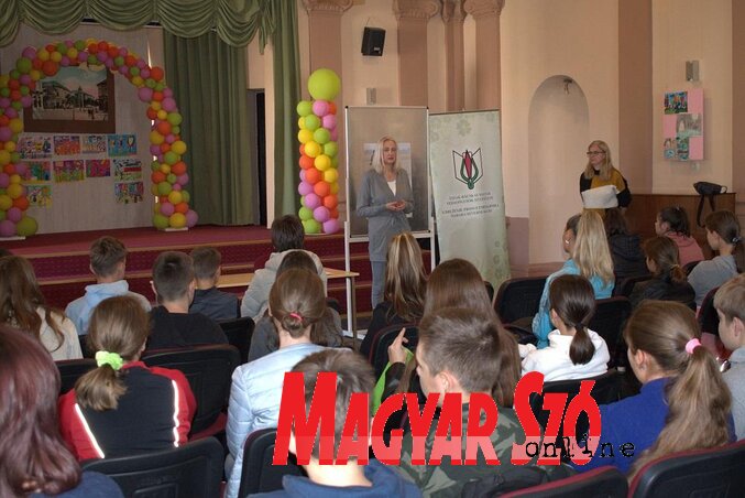 A projekten negyven felső tagozatos tanuló vett részt (Fotó: Dér Dianna) A projekten negyven felső tagozatos tanuló vett részt (Fotó: Dér Dianna)