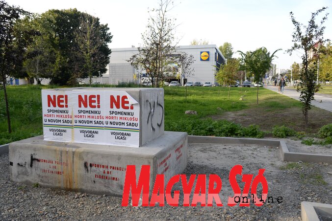 Az emlékművet a limáni Lidl áruház és a folyamőrség kaszárnyája közötti, füves részen fogják felállítani (Fotó: Dávid Csilla felvétele) Az emlékművet a limáni Lidl áruház és a folyamőrség kaszárnyája közötti, füves részen fogják felállítani (Fotó: Dávid Csilla felvétele)