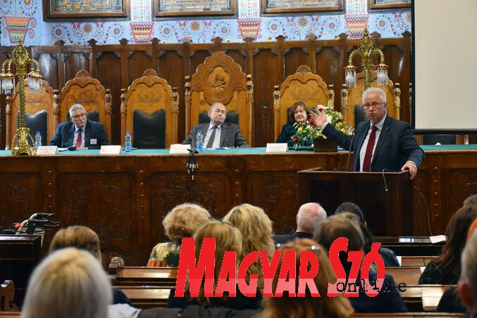 Számunkra a nemzet érték és kapocs – fogalmazott beszédében Trócsányi László (Fotó: Molnár Edvárd) Számunkra a nemzet érték és kapocs – fogalmazott beszédében Trócsányi László (Fotó: Molnár Edvárd)