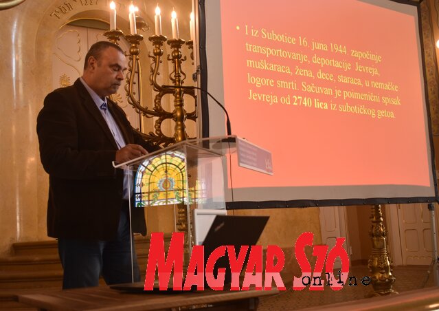 Stevan Mačković a szabadkai zsidóság történetét ismertette (Fotó: Patyi Szilárd)
