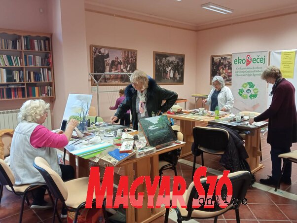 A találkozón készült festmények árverésre kerülnek (Fotó: Kancsár Izabella) A találkozón készült festmények árverésre kerülnek (Fotó: Kancsár Izabella)