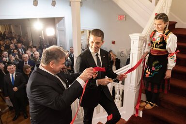 Gabriel Escobar és Marko Đurić vágta el a felavatást jelképező piros szalagot (Fotó: Beta)