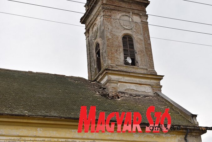 A tető beázik (Fotó: Molnár Edvárd) A tető beázik (Fotó: Molnár Edvárd)