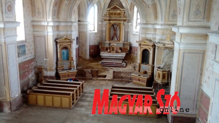 Keresték a Szent István-szobrot (Fotó: Molnár Edvárd) Keresték a Szent István-szobrot (Fotó: Molnár Edvárd)