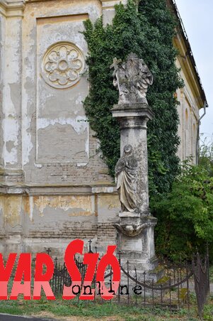 A Szentháromság-szobor (Fotó: Molnár Edvárd) A Szentháromság-szobor (Fotó: Molnár Edvárd)