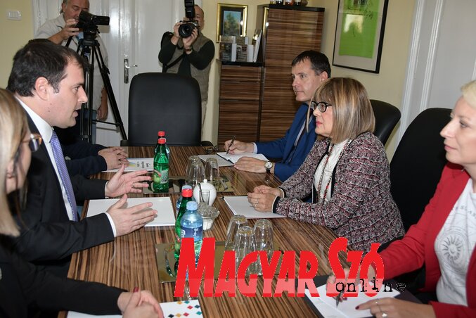 Maja Gojković miniszterelnök-helyettes, művelődésügyi miniszter asszony látogatásával kezdődött meg a községnapi ünnepségsorozat (Puskás Károly felvétele)