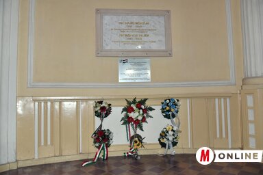 Dr. Rajki Mártonnak 2016-ban állítottak emléktáblát Zentán a városházán