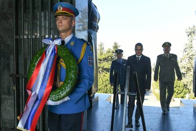 Beograd, 20,10,2022, - Ministar odbrane Nebojaa Stefanovic polozio je danas venac na Spomenik neznanom junaku na Avali povodom Dana oslobodjenja Beograda u Drugom svetskom ratu. (BETAPHOTO/MINISTARSTVO ODBRANE SRBIJE/Nikola Nedeljkovic)