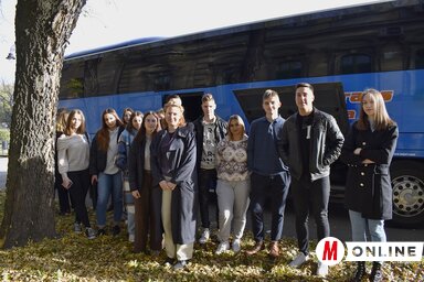 Indulás előtt a Kosztolányi Dezső Tehetséggondozó Gimnázium diákjai (Fotó: Dér Dianna)