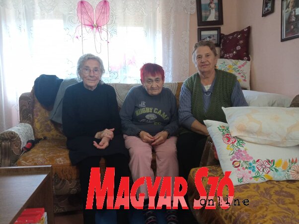 A három barátnő mindig segít egymásnak: Gizella, Katalin és Matild (Fotó: Kancsár Izabella) A három barátnő mindig segít egymásnak: Gizella, Katalin és Matild (Fotó: Kancsár Izabella)