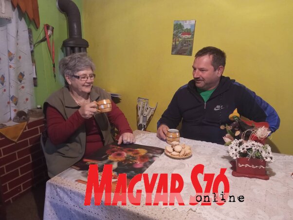 Kávézás Aranka nénivel Kávézás Aranka nénivel
