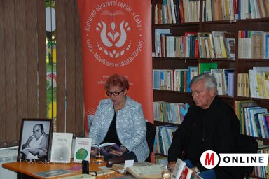 A csókai könyvtár zsúfolásig megtelt Cs. Simon István író tisztelőivel