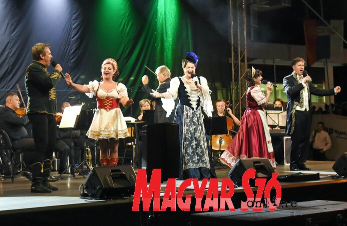 A Rátonyi Róbert Színház a klasszikus operettjátszást képviseli (Gergely Árpád felvétele)