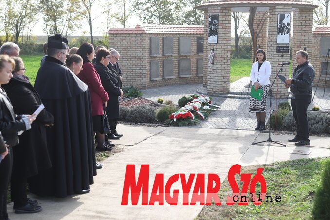Vass Árpád a szabadságharc jelentőségéről beszél(Lakatos János felvétele) Vass Árpád a szabadságharc jelentőségéről beszél(Lakatos János felvétele)