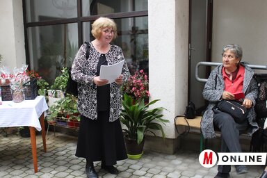 Zsidai Erzsébet köszönti az ünnepség résztvevőit (Lakatos János felvétele)