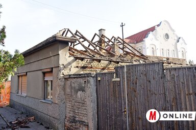 Bontják a zentai Kis Zsinagóga melletti házat, ezzel bővítik a már meglévő területet.