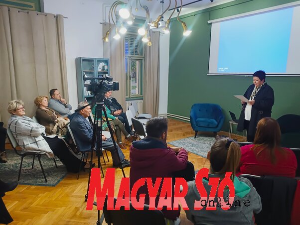 Körmöci Petronella, a szabadkai Népszínház Magyar Társulatának igazgatója a filmvetítés előtt ismertette a rendező életművét (Fotó: Dér Dianna) Körmöci Petronella, a szabadkai Népszínház Magyar Társulatának igazgatója a filmvetítés előtt ismertette a rendező életművét (Fotó: Dér Dianna)