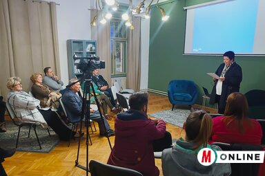Körmöci Petronella, a szabadkai Népszínház Magyar Társulatának igazgatója a filmvetítés előtt ismertette a rendező életművét (Fotó: Dér Dianna)