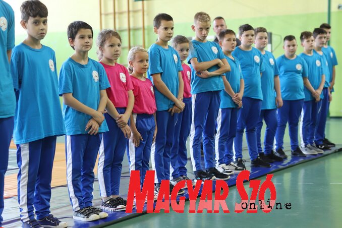 A lányok is érdeklődnek a birkózósport iránt ( Lakatos János felvétele) A lányok is érdeklődnek a birkózósport iránt ( Lakatos János felvétele)