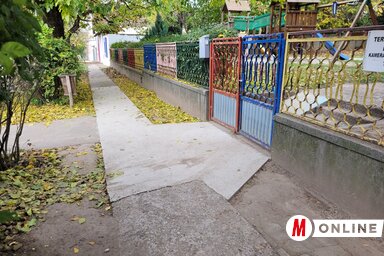 Felújított járda a központi óvoda előtt (Lakatos János felvétele)